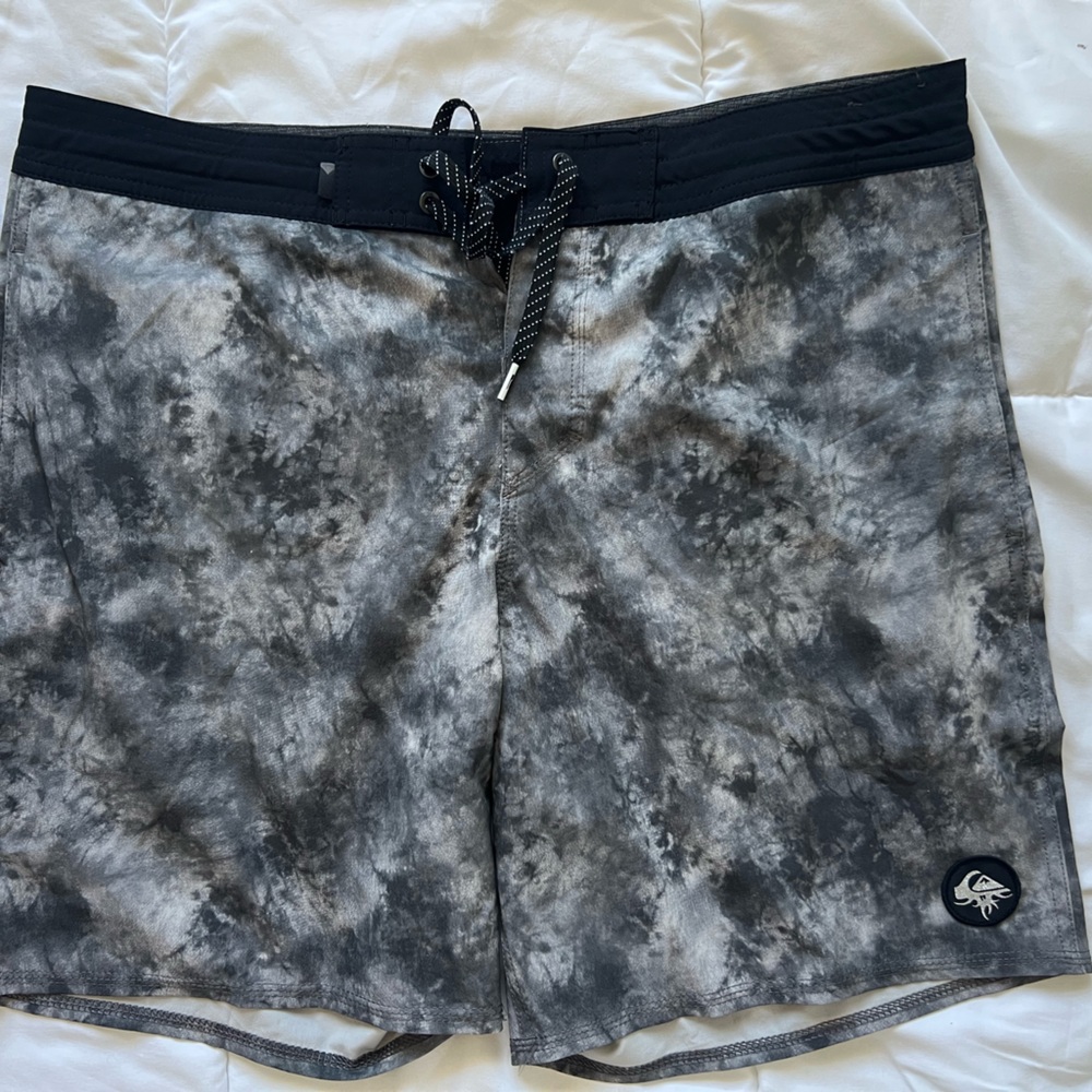 Quiksilver Men’s Boardshorts Size 34